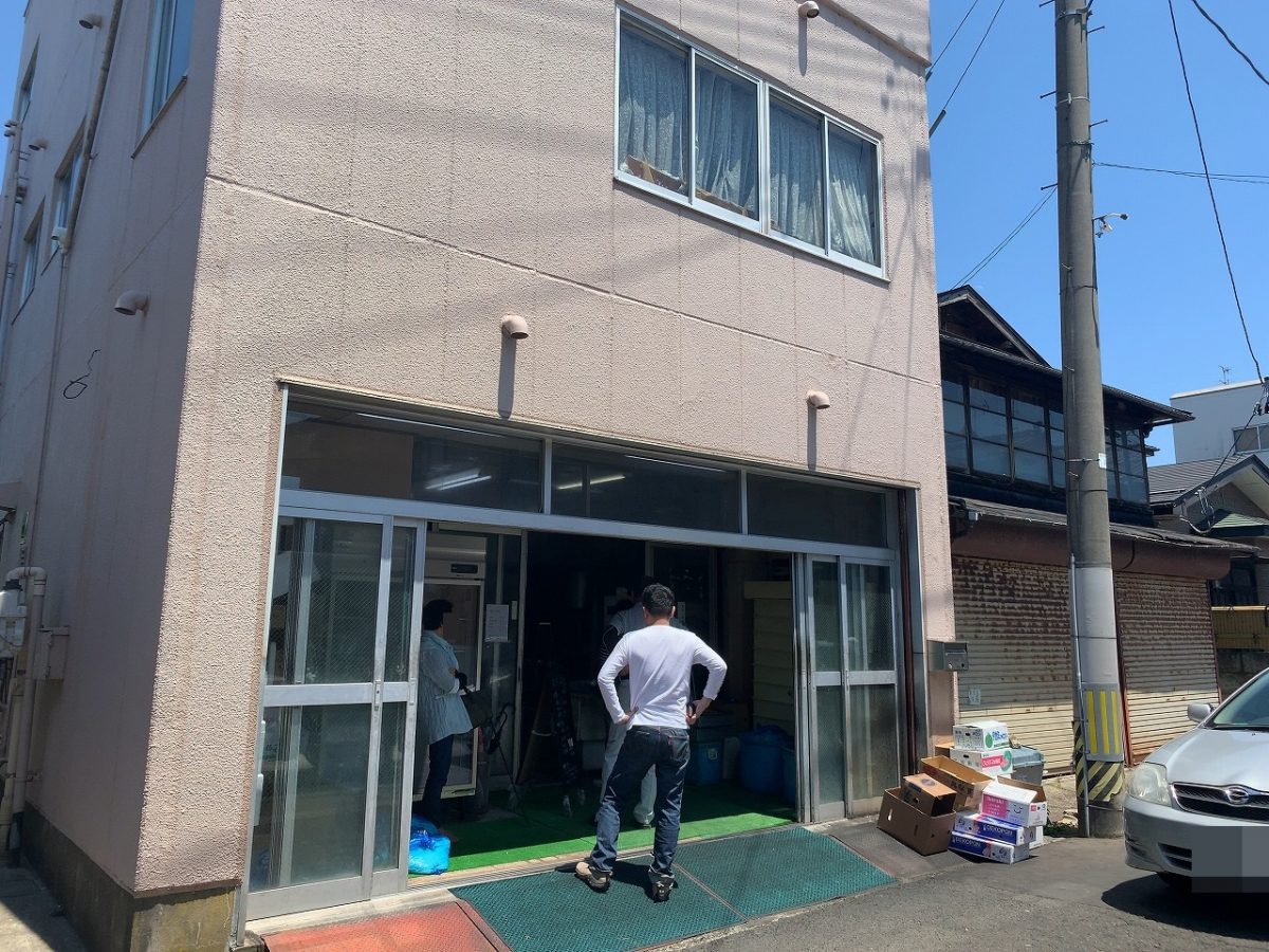 開店直後の平山豆腐店。