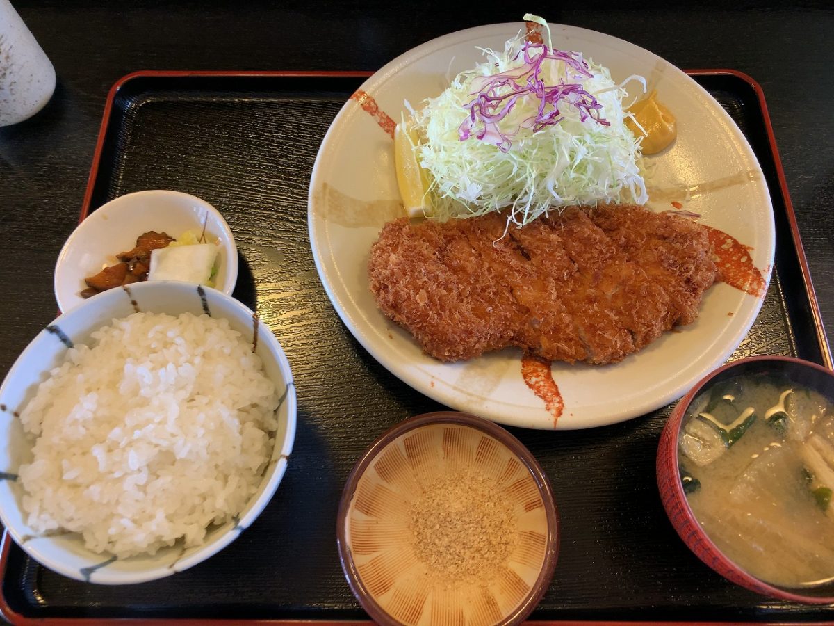 ジャンボ肩ロースカツ定食