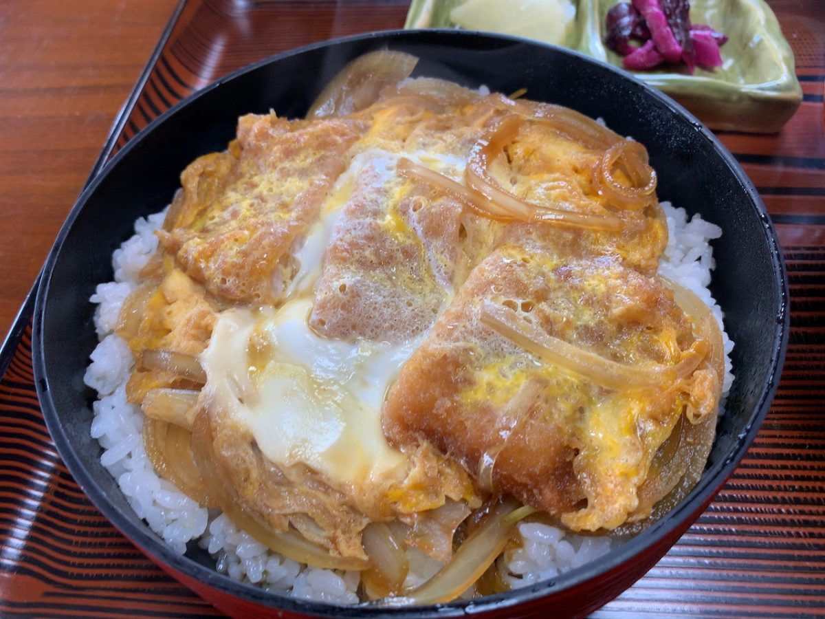 かつ丼定食 1100円。