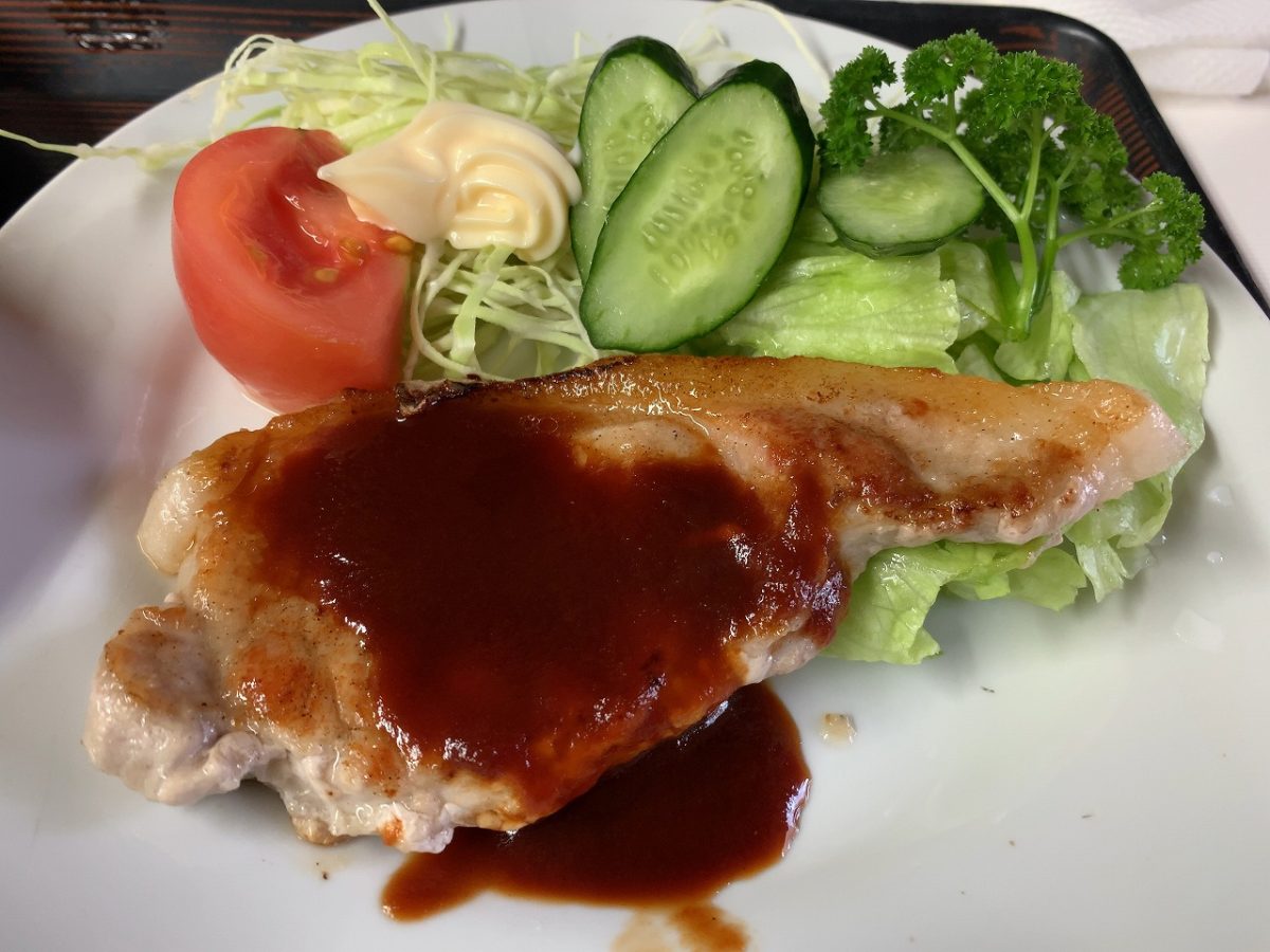 食堂孔雀 燕市