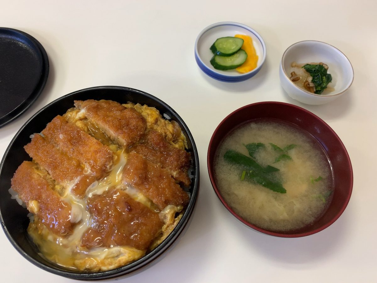食堂浜かつ（はまかつ） 出雲崎町