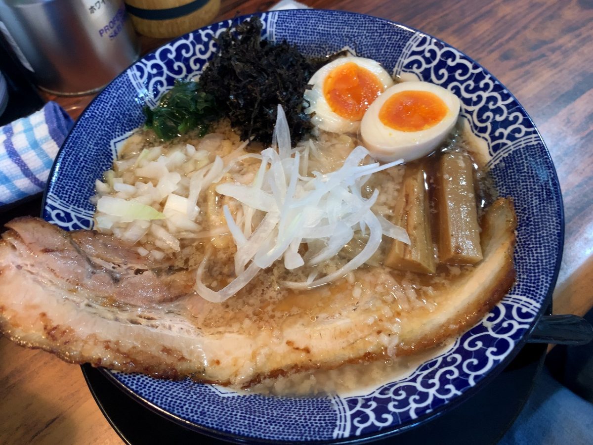 麺屋はる 背脂らーめん燕ブラック塩