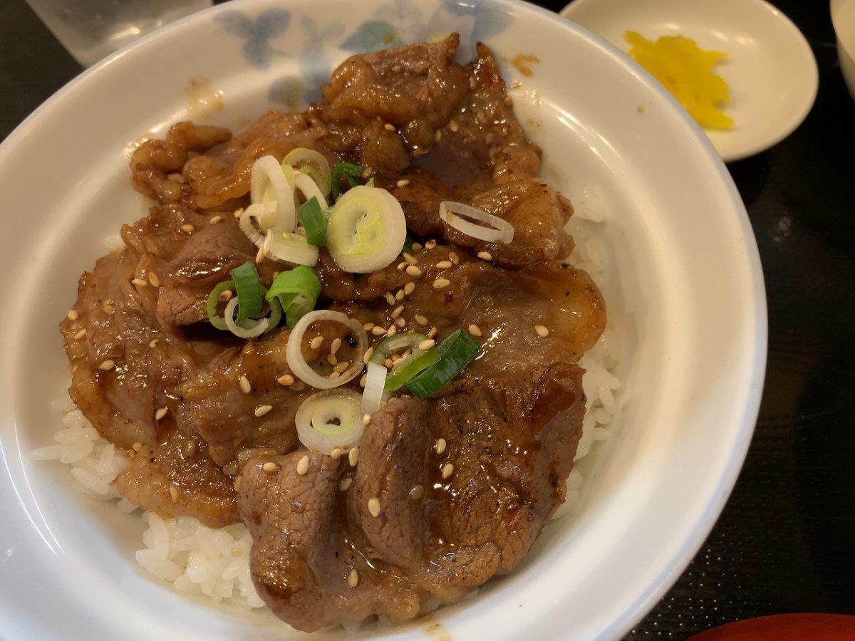 宝華さんの「カルビ丼セット」