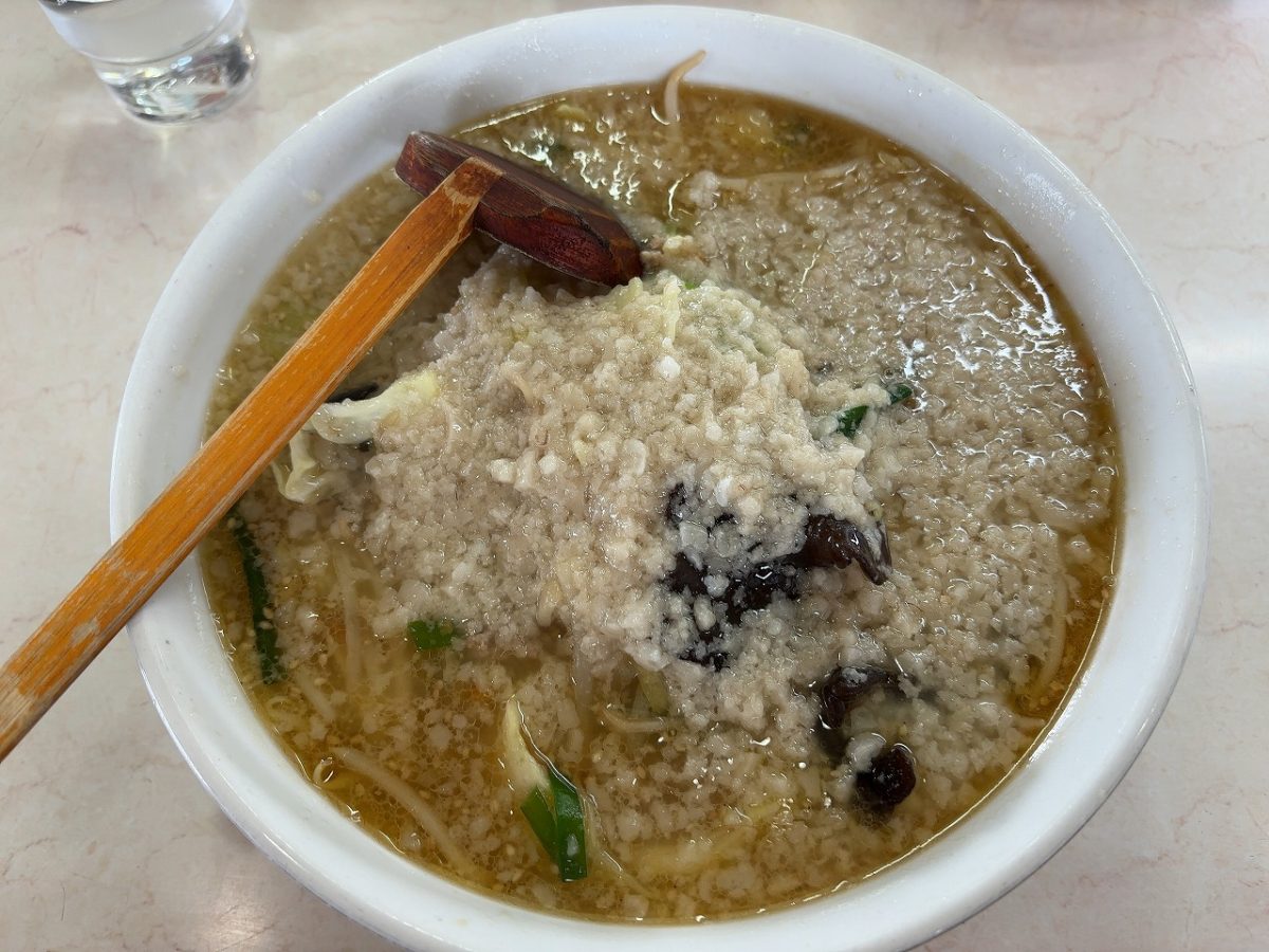 「まつや」のみそラーメン大油