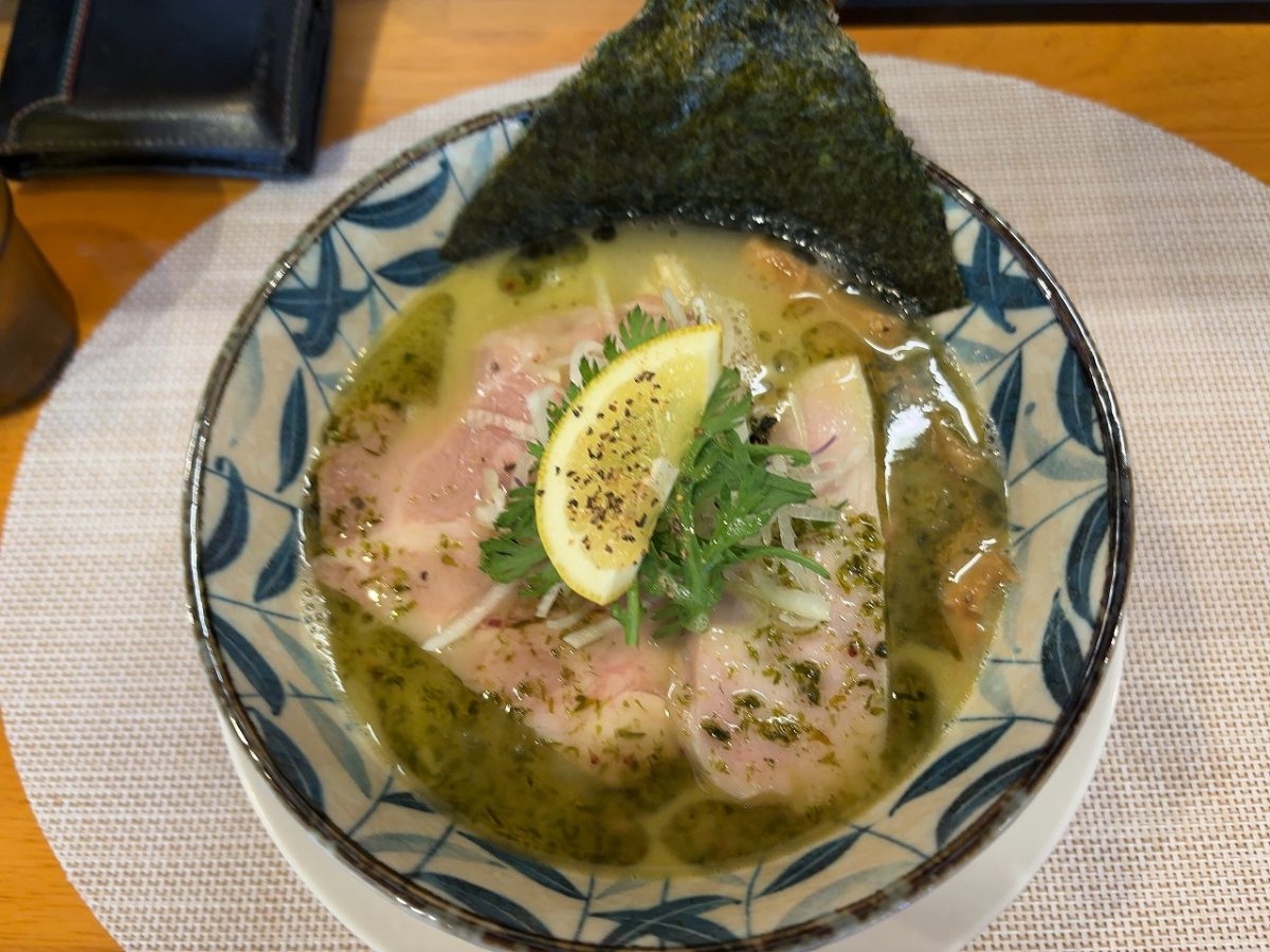 クボラボの牡蠣白湯そば