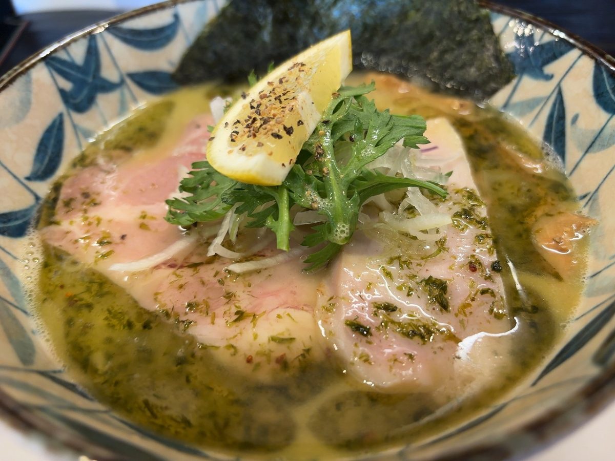 クボラボの牡蠣白湯そば
