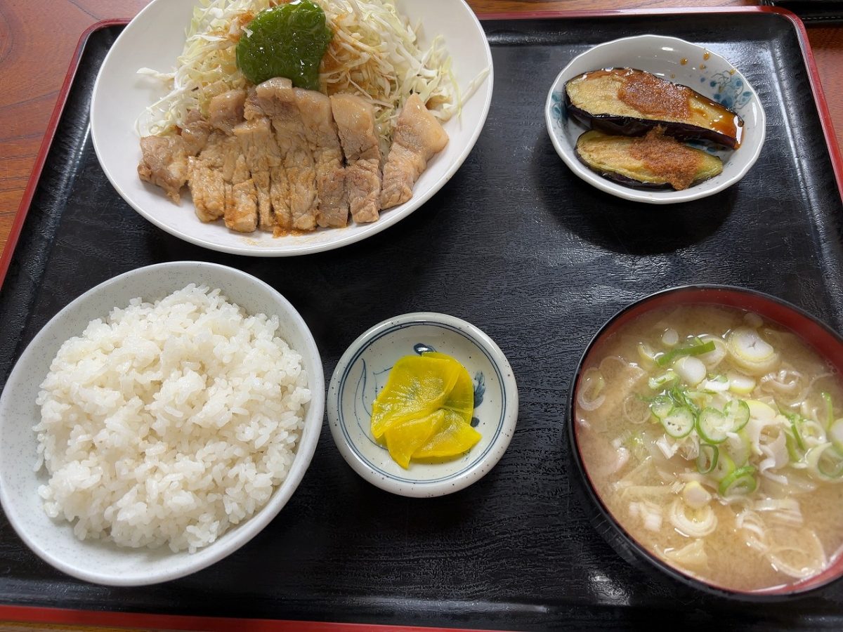 八号線食堂 いつもの焼定＆豚汁