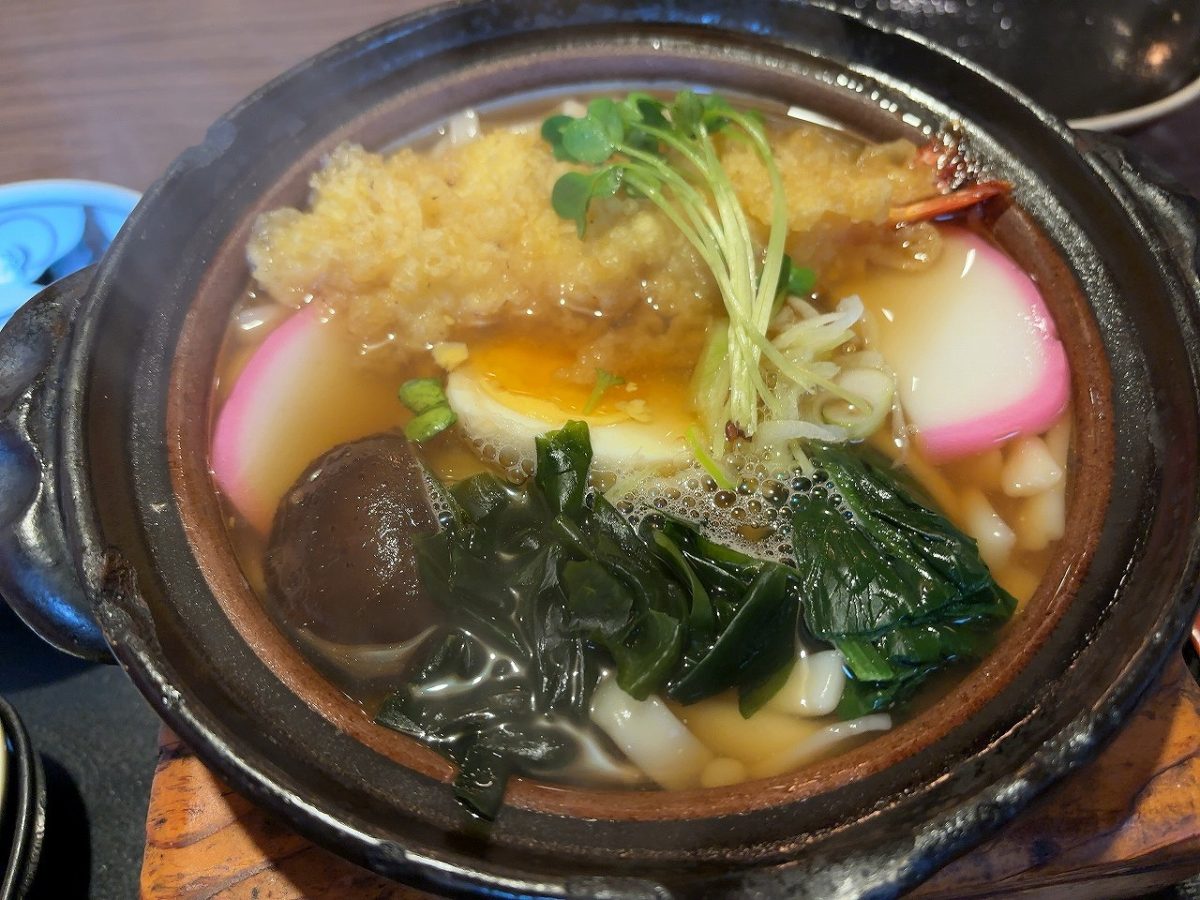 更科食堂の鍋焼きうどん
