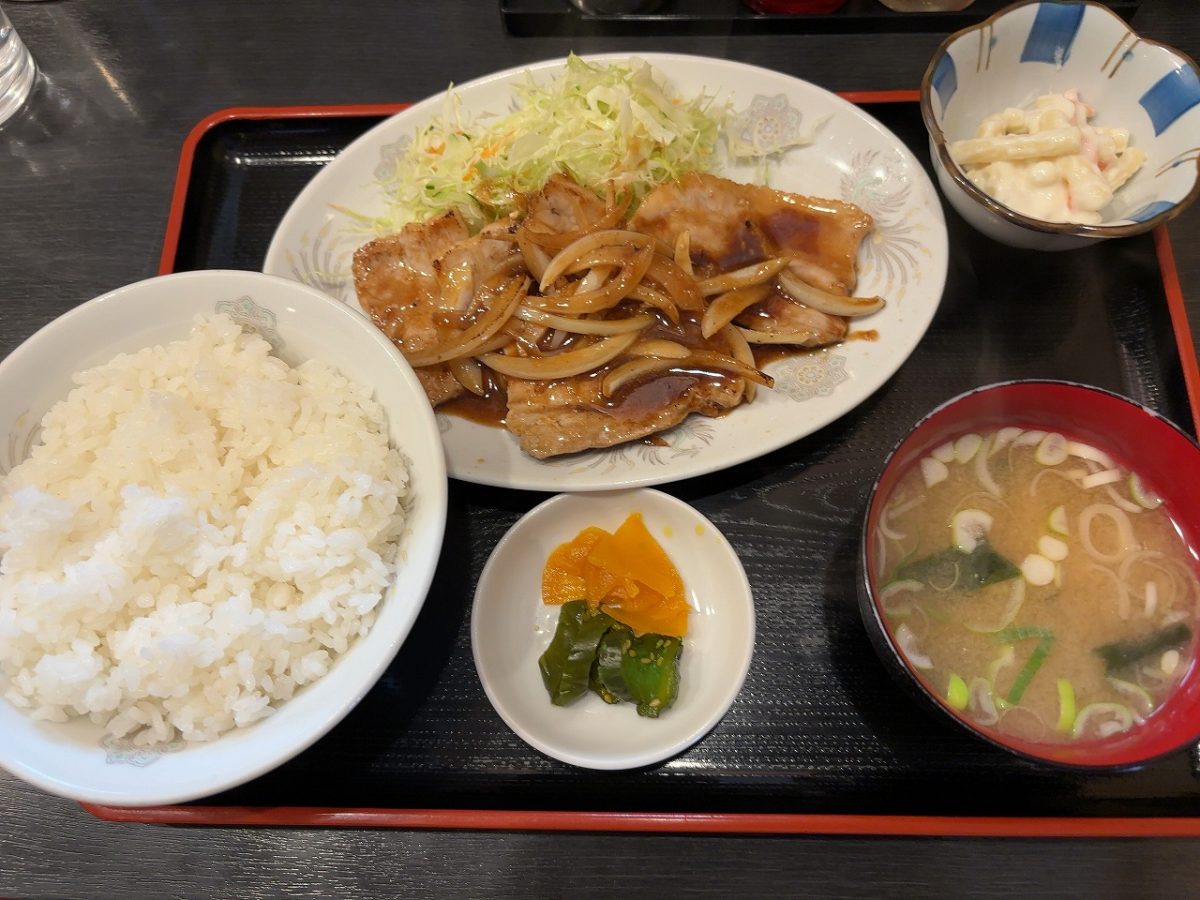 宝華食堂の生姜焼き定食