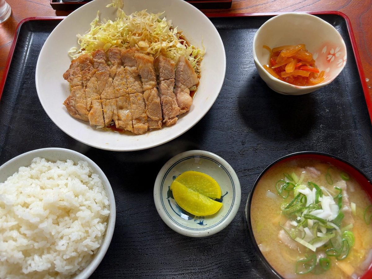 八号線食堂の焼肉定食