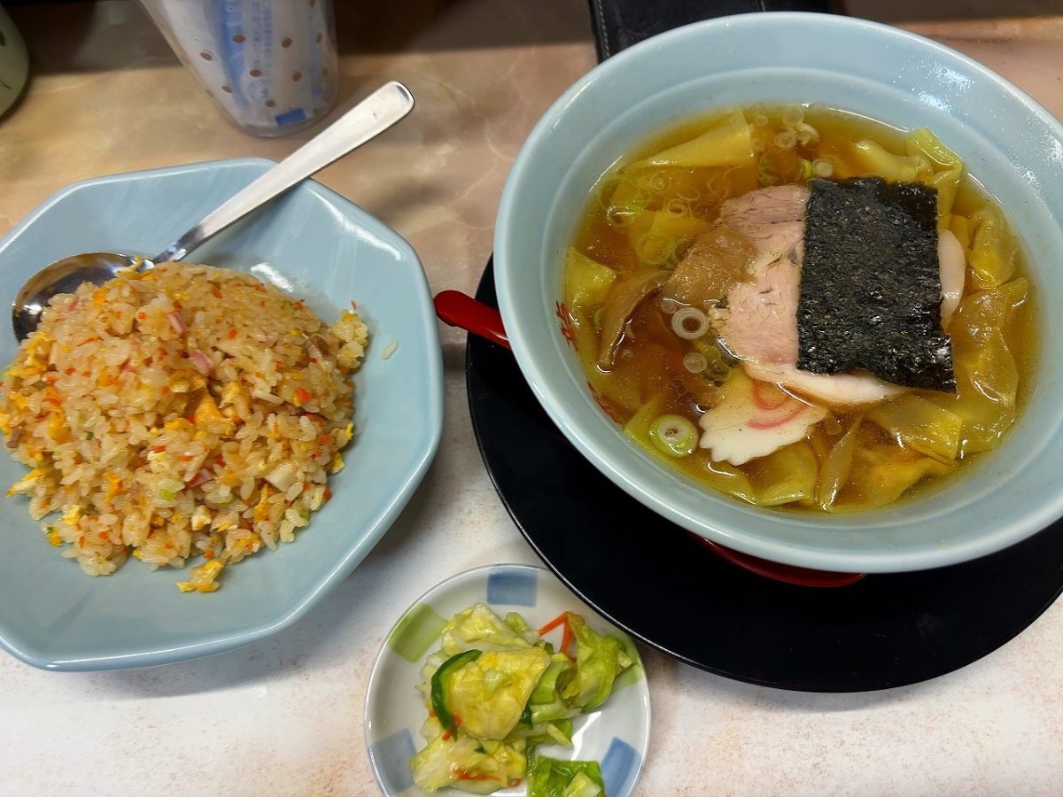 雪龍 ワンタンと半炒飯