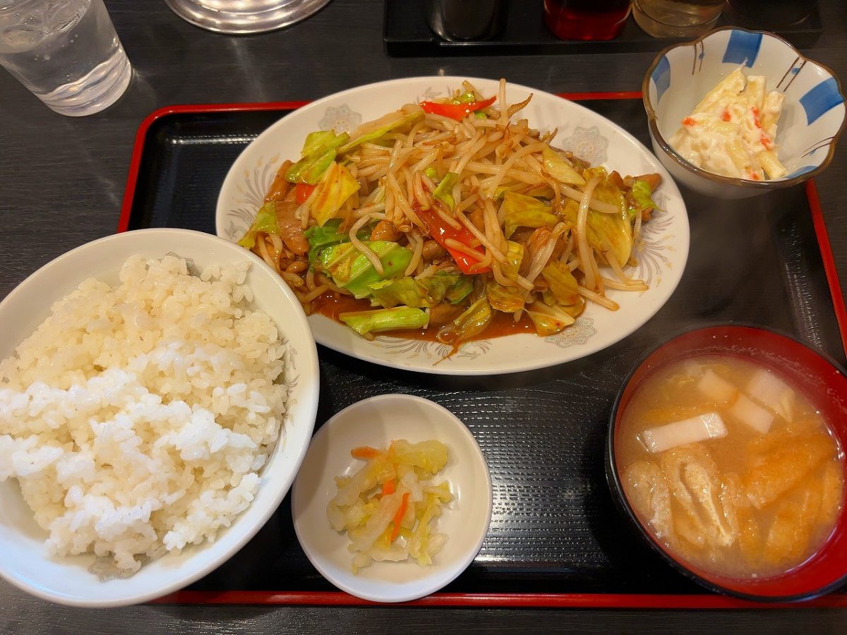 宝華食堂 もつ野菜炒め定食