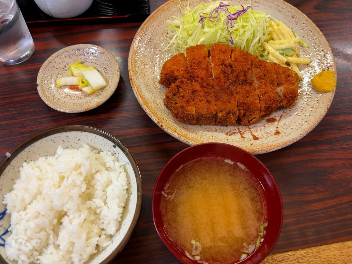 箱岩 とんかつ定食