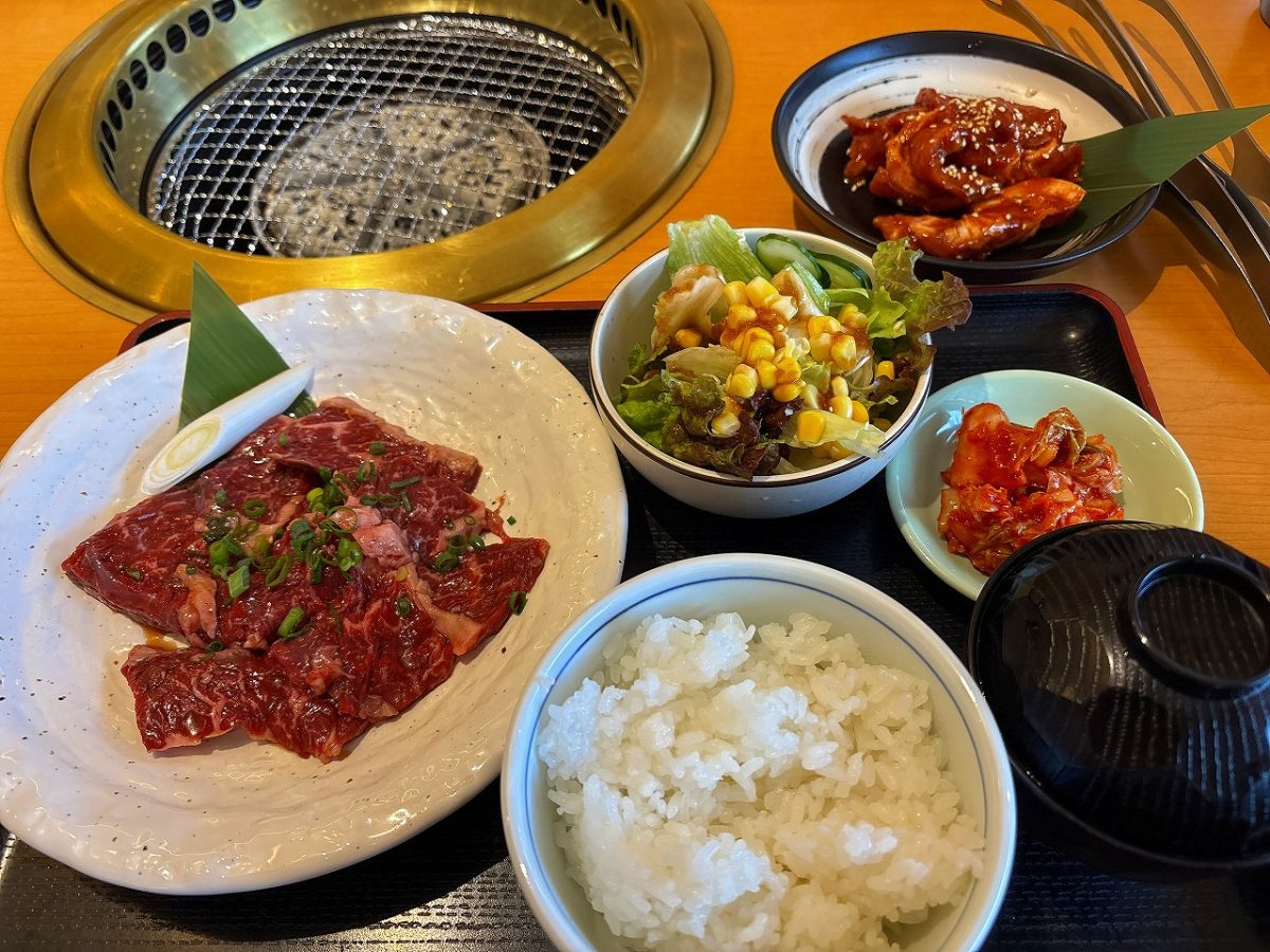 焼肉南大門で家族だんらん