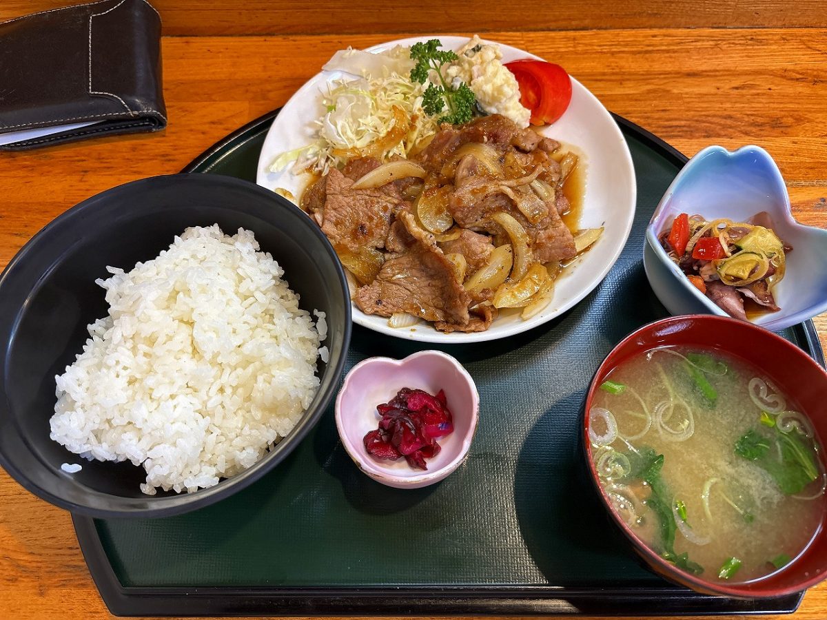 食事処日の出 生姜焼き定食