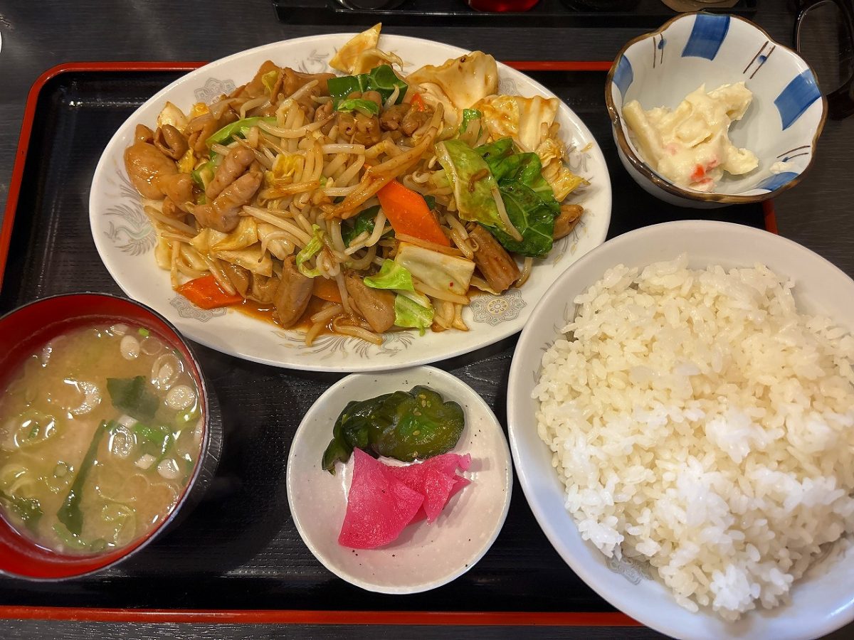 宝華食堂 もつ野菜炒め定食