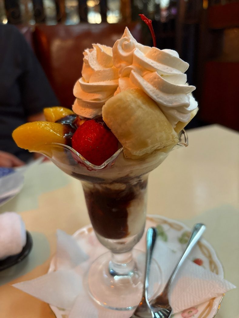 喫茶ロンドン チョコレートパフェ
