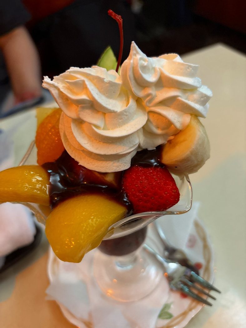 喫茶ロンドン チョコレートパフェ
